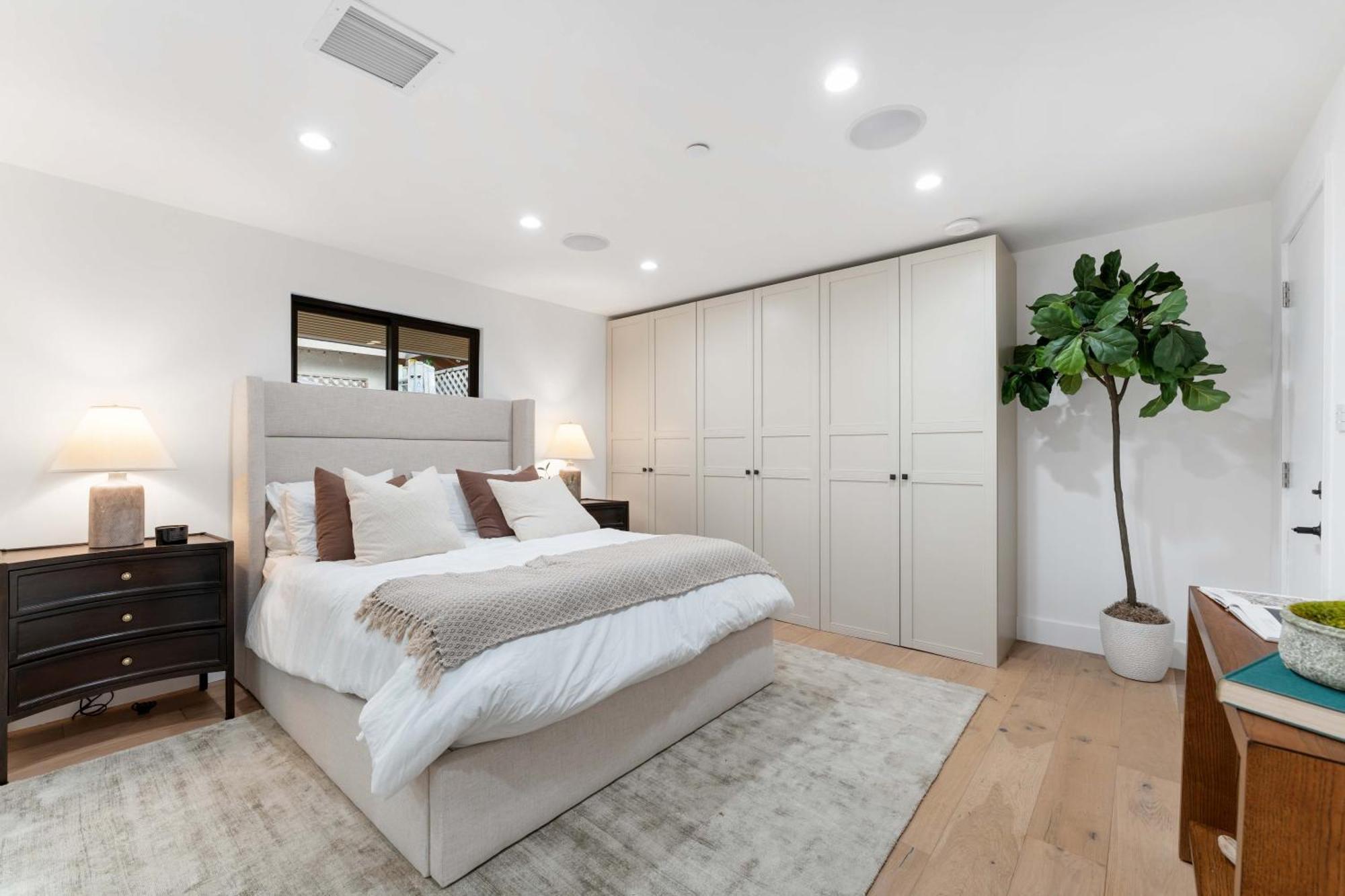 Modern Spacious 3br Residence, Game Room, Parking Apartment