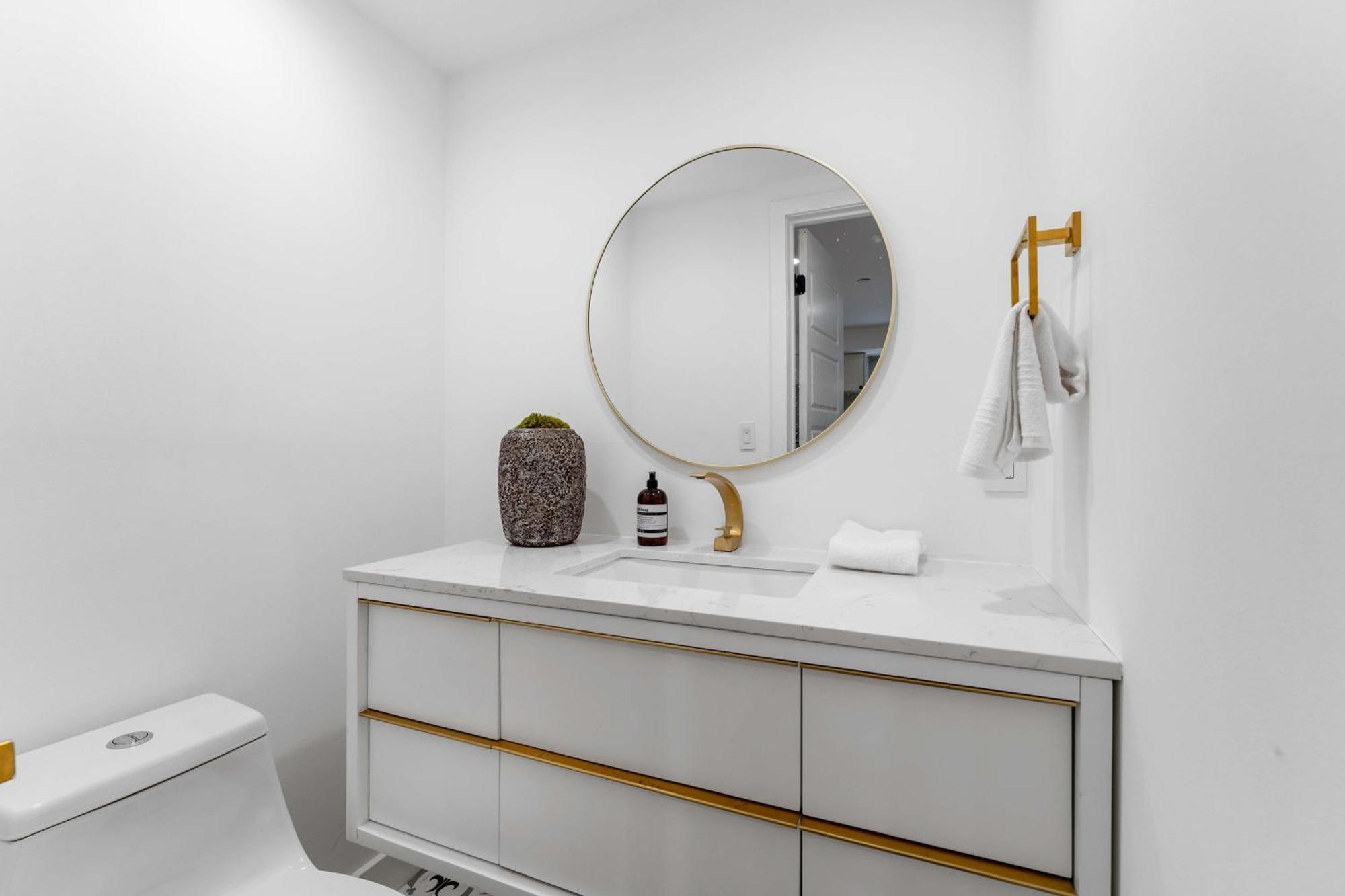 Modern Spacious 3br Residence, Game Room, Parking Apartment