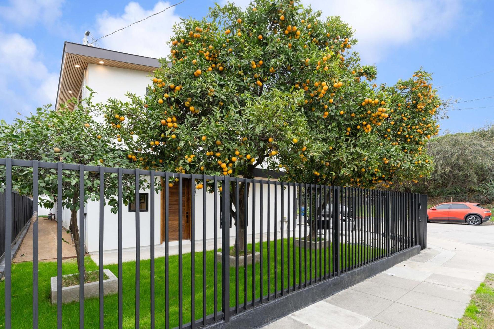 Apartment Modern Spacious 3br Residence, Game Room, Parking Los Angeles