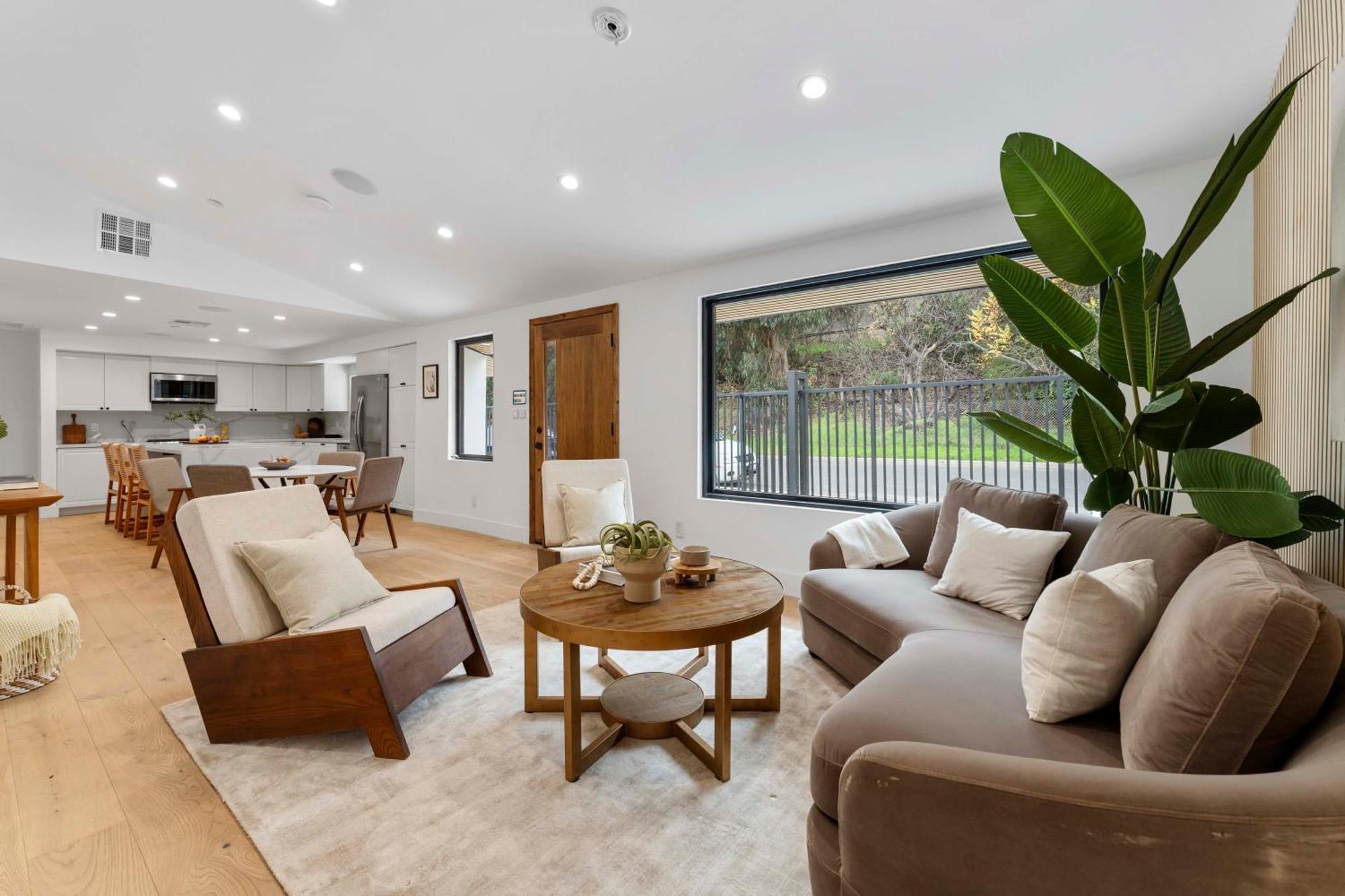 Modern Spacious 3br Residence, Game Room, Parking