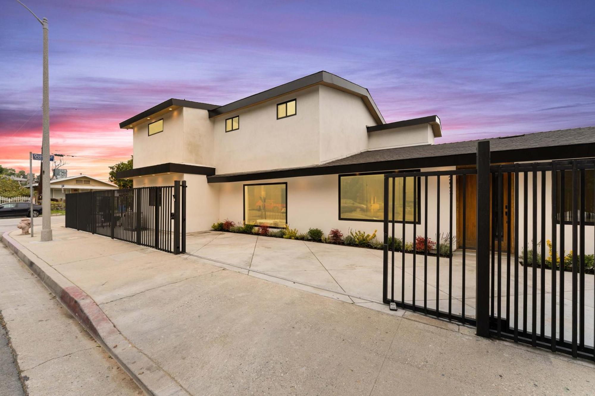 Modern Spacious 3br Residence, Game Room, Parking *